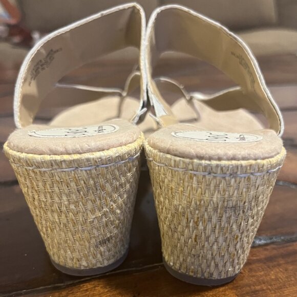 b.o.c. Born Concept Leather Thong Wedge Sandal - Picture 4 of 10